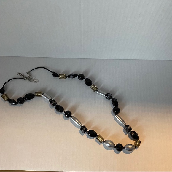 BEADED NECKLACE - Picture 2 of 9